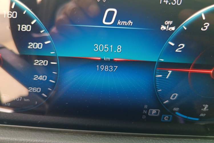 Used Mercedes-Benz GLB 2023 GLB 220 Fashion Model Odometer Close Up