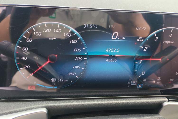 Used Mercedes-Benz GLB 2023 GLB 220 Sport Edition Odometer Close Up