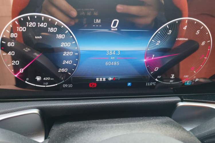 Used Mercedes-Benz GLB 2023 Refreshed GLB 200 Dynamic Edition Odometer Close Up