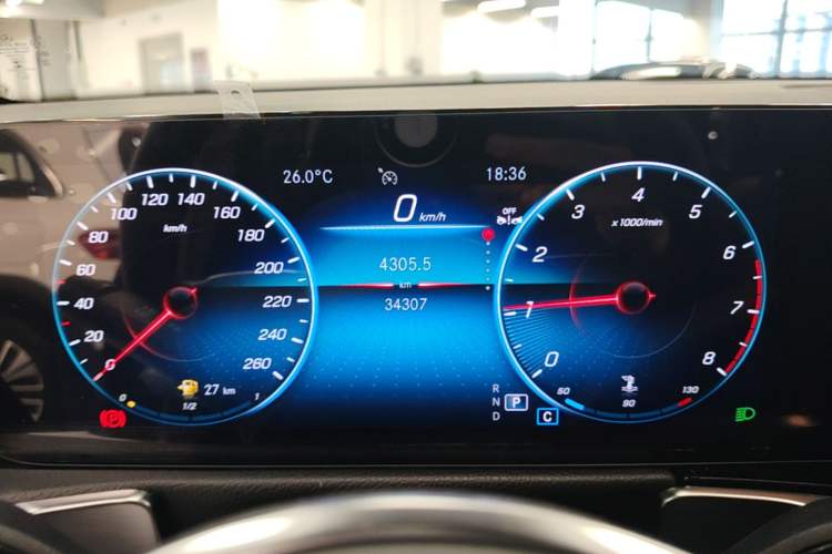 Used Mercedes-Benz GLB 2023 GLB 220 Fashion Model Odometer Close Up