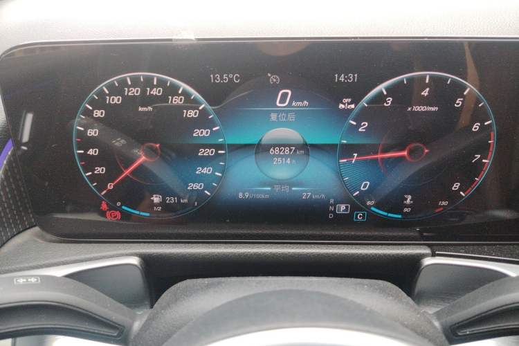 Used Mercedes-Benz GLB 2023 GLB 220 Fashion Model Odometer Close Up
