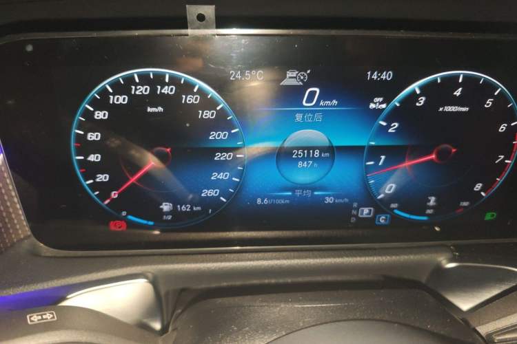 Used Mercedes-Benz GLB 2023 GLB 220 Fashion Model Odometer Close Up