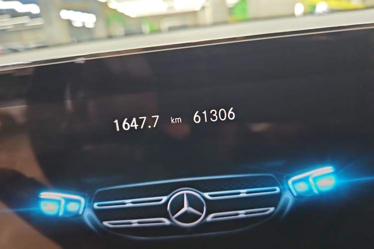 Used Mercedes-Benz GLB 2023 GLB 200 Fashion Model Odometer Close Up