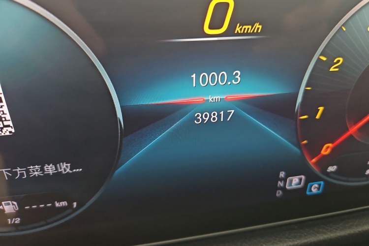 Used Mercedes-Benz GLB 2023 GLB 220 Fashion Model Odometer Close Up