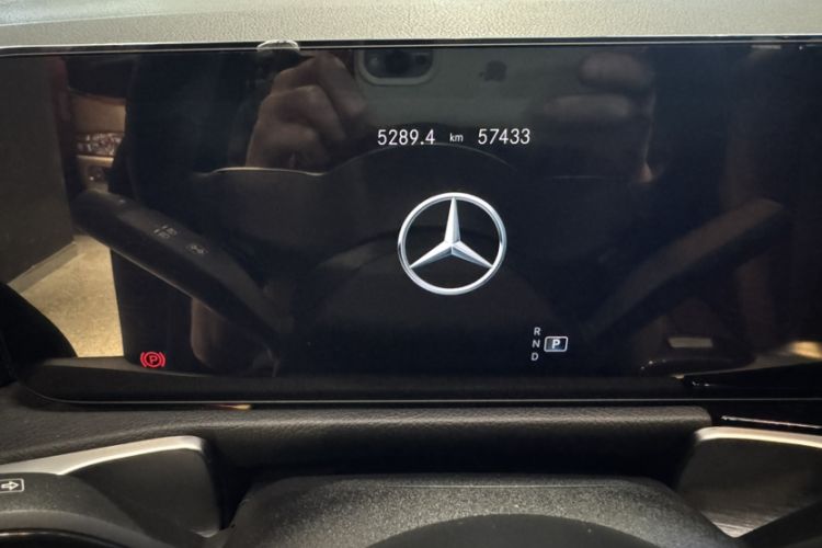 Used Mercedes-Benz GLB 2023 GLB 220 Fashion Model Odometer Close Up