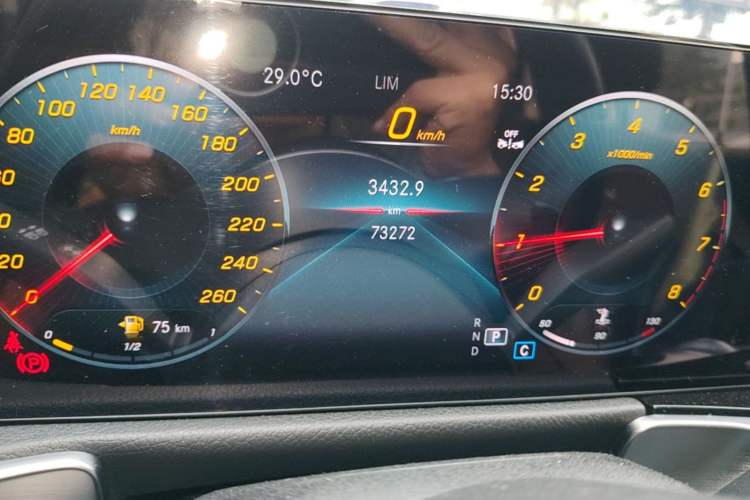 Used Mercedes-Benz GLB 2023 GLB 220 Sport Edition Odometer Close Up