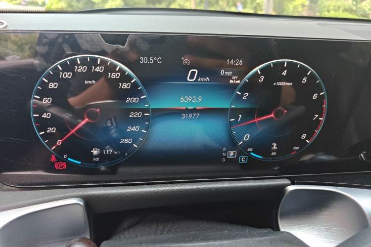 Used Mercedes-Benz GLB 2023 GLB 220 Fashion Model Odometer Close Up