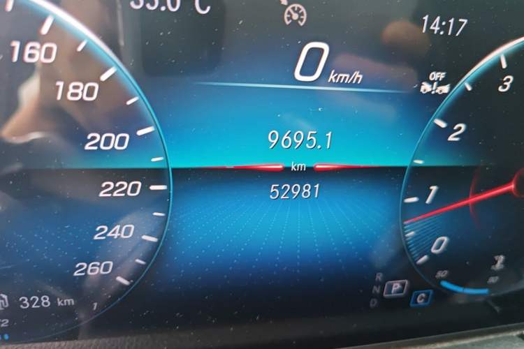 Used Mercedes-Benz GLB 2023 GLB 220 Fashion Model Odometer Close Up