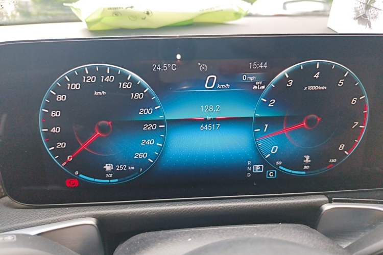 Used Mercedes-Benz GLB 2023 GLB 220 Fashion Model Odometer Close Up