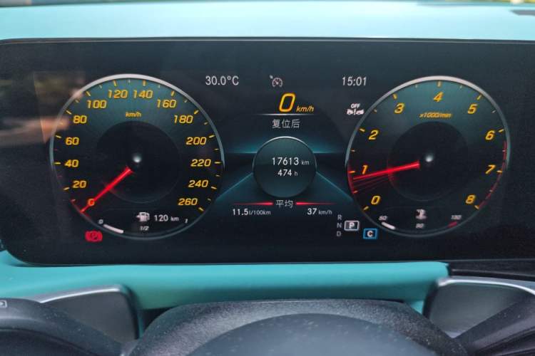 Used Mercedes-Benz GLB 2023 GLB 220 Fashion Model Odometer Close Up