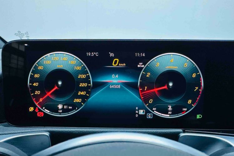 Used Mercedes-Benz GLB 2023 GLB 200 Fashion Model Odometer Close Up