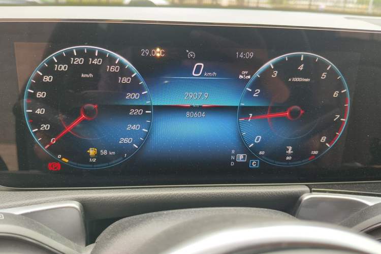 Used Mercedes-Benz GLB 2023 GLB 220 Sport Edition Odometer Close Up