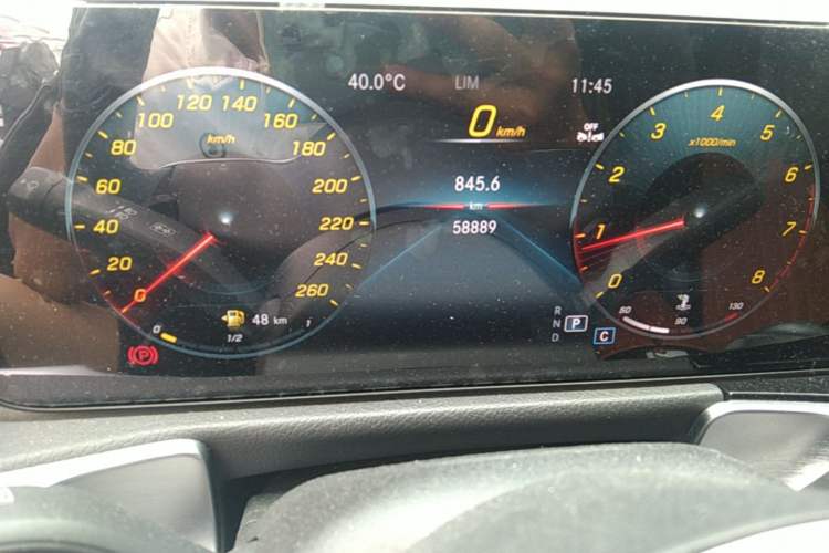 Used Mercedes-Benz GLB 2023 GLB 220 Fashion Model Odometer Close Up