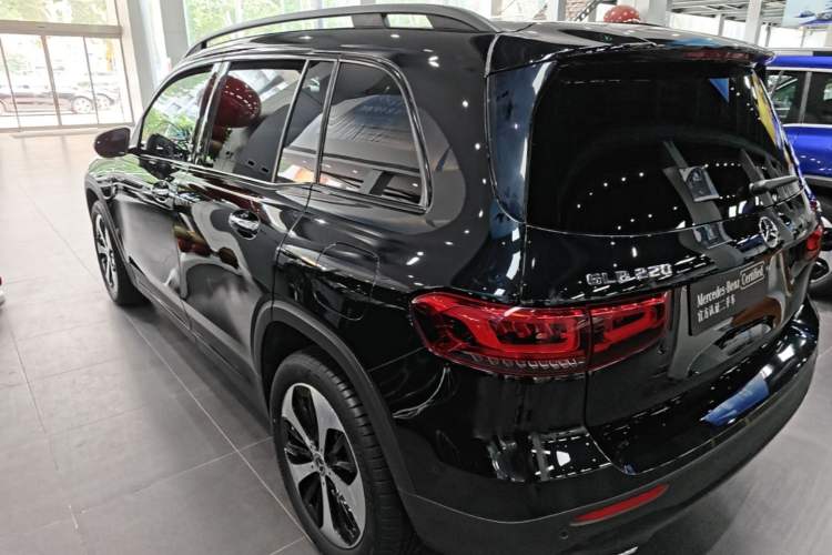 Used Mercedes-Benz GLB 2023 GLB 220 4MATIC Rear Left 45 Deg