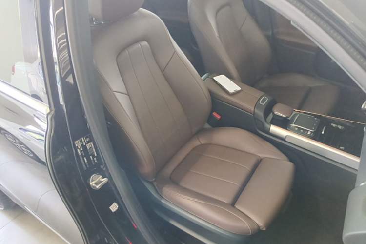 Used Mercedes-Benz GLB 2023 GLB 220 Fashion Model Right Front Seat