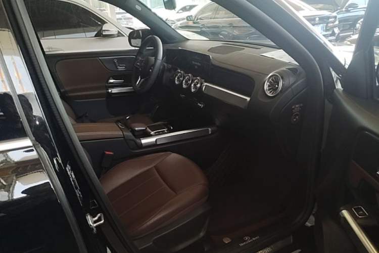 Used Mercedes-Benz GLB 2023 GLB 220 Sport Edition Right Front Seat