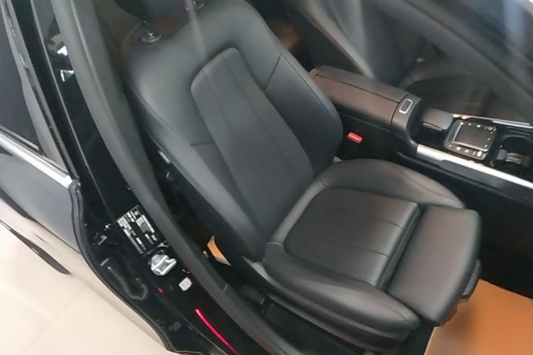 Used Mercedes-Benz GLB 2023 GLB 220 Fashion Model Right Front Seat