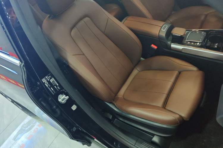 Used Mercedes-Benz GLB 2023 GLB 220 Fashion Model Right Front Seat