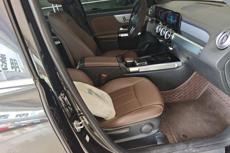 Used Mercedes-Benz GLB 2023 Refreshed GLB 200 Dynamic Edition Right Front Seat