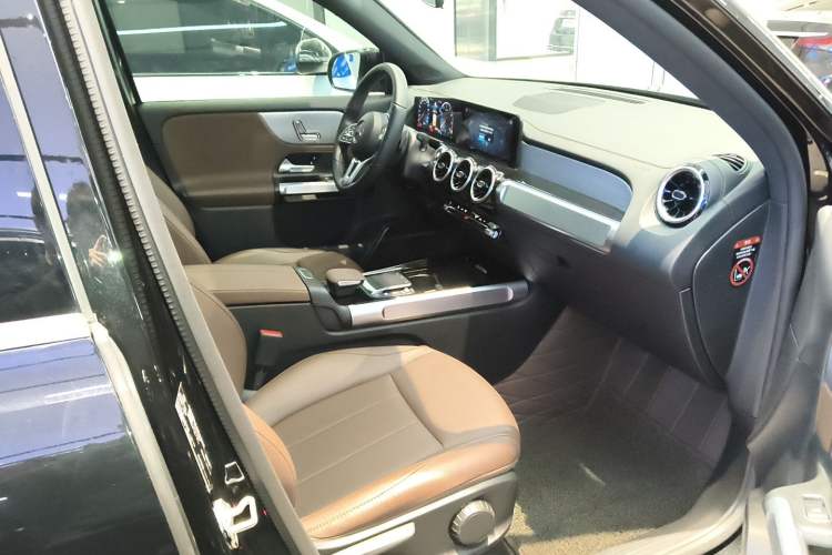 Used Mercedes-Benz GLB 2023 GLB 200 Dynamic Edition Right Front Seat