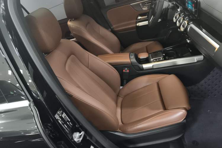 Used Mercedes-Benz GLB 2023 GLB 220 Fashion Model Right Front Seat