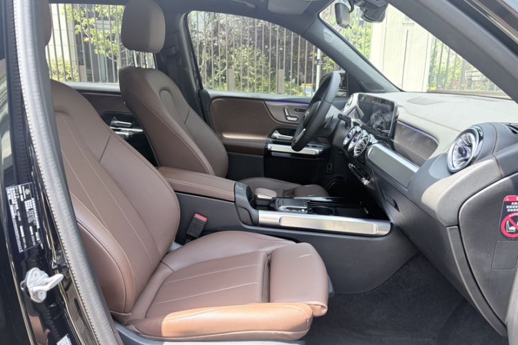 Used Mercedes-Benz GLB 2023 GLB 220 Fashion Model Right Front Seat