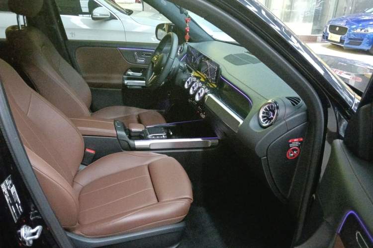 Used Mercedes-Benz GLB 2023 GLB 220 Fashion Model Right Front Seat