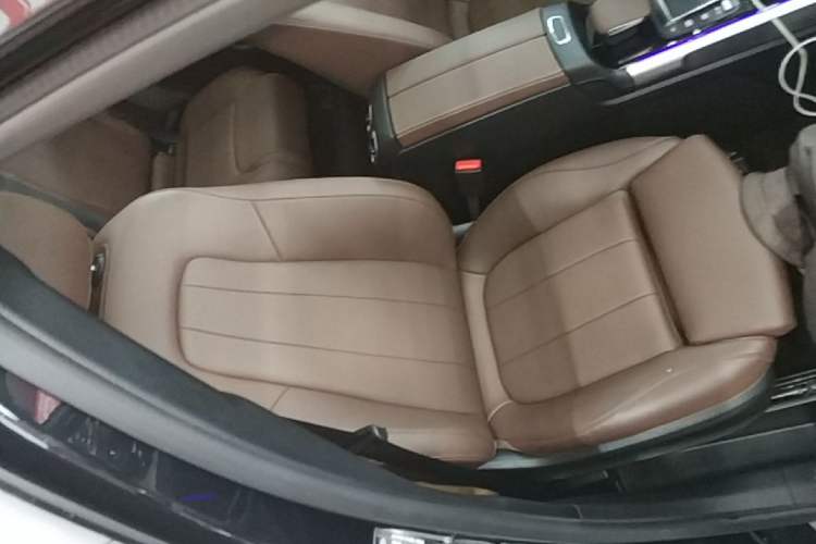 Used Mercedes-Benz GLB 2023 GLB 220 Fashion Model Right Front Seat
