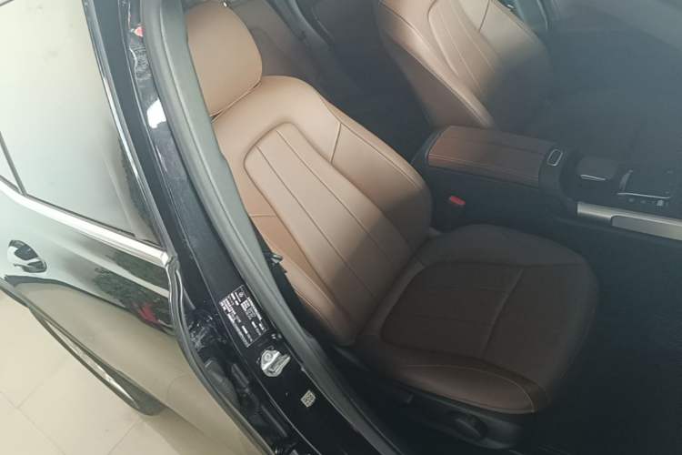 Used Mercedes-Benz GLB 2023 Refreshed GLB 200 Dynamic Edition Right Front Seat