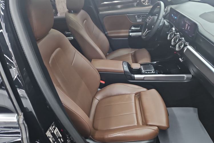 Used Mercedes-Benz GLB 2023 GLB 220 Fashion Model Right Front Seat