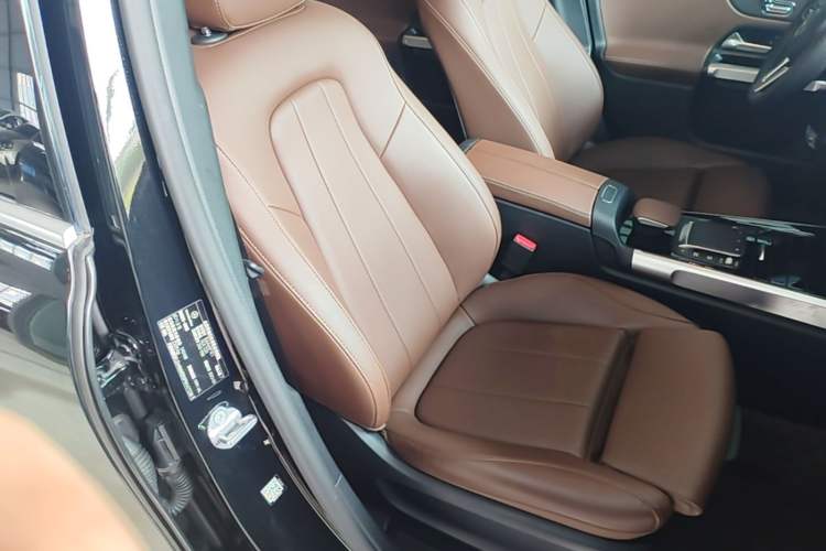 Used Mercedes-Benz GLB 2023 GLB 220 Fashion Model Right Front Seat