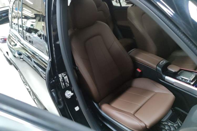 Used Mercedes-Benz GLB 2023 GLB 220 Fashion Model Right Front Seat