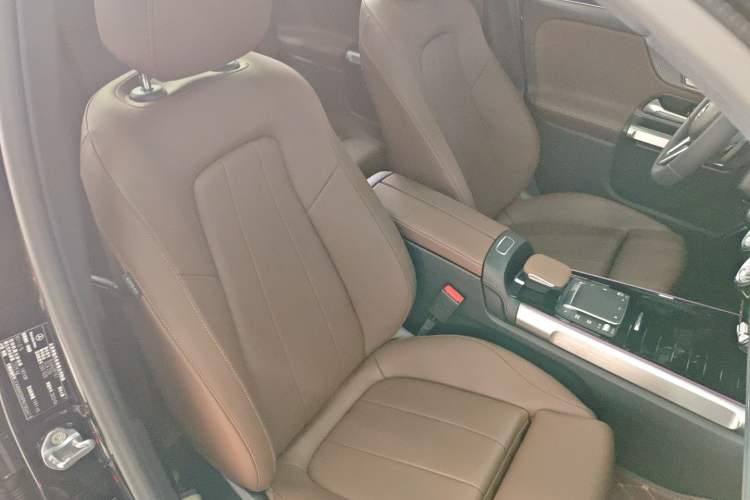Used Mercedes-Benz GLB 2023 GLB 220 Fashion Model Right Front Seat