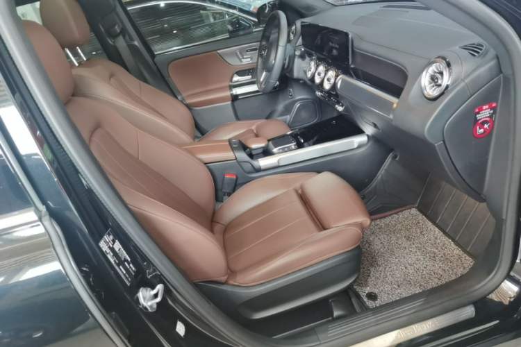 Used Mercedes-Benz GLB 2023 GLB 220 Fashion Model Right Front Seat