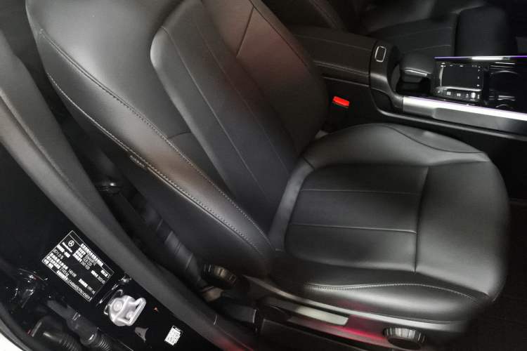 Used Mercedes-Benz GLB 2023 GLB 220 Sport Edition Right Front Seat