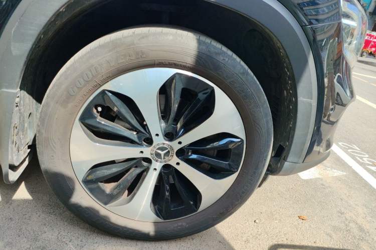 Used Mercedes-Benz GLB 2023 GLB 220 4MATIC Right Front Wheel Hub