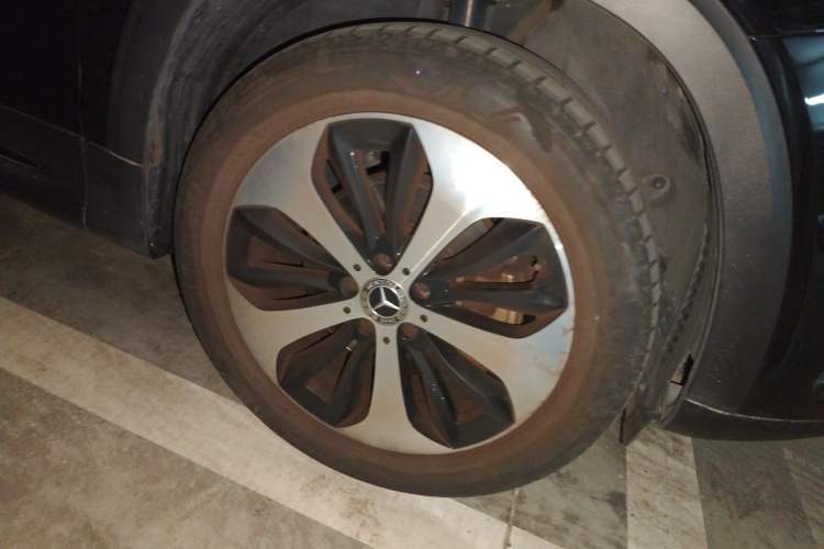 Used Mercedes-Benz GLB 2023 GLB 220 4MATIC Right Front Wheel Hub