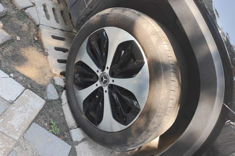 Used Mercedes-Benz GLB 2023 GLB 220 Fashion Model Right Front Wheel Hub
