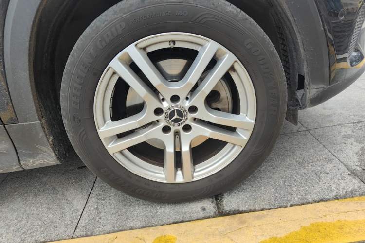 Used Mercedes-Benz GLB 2023 GLB 220 Sport Edition Right Front Wheel Hub