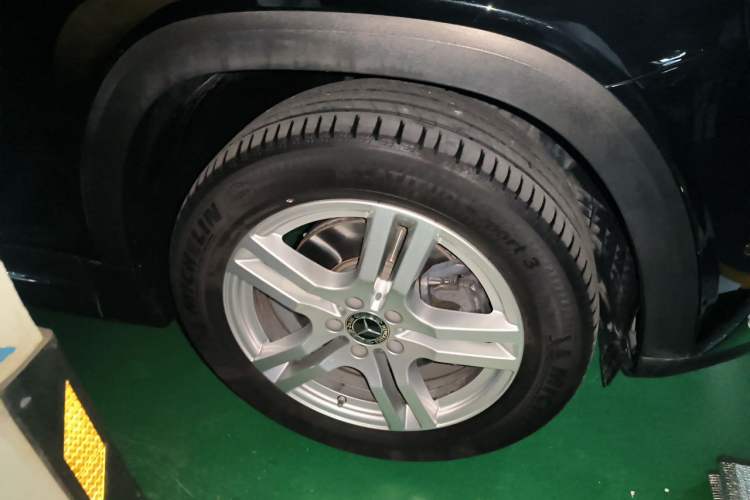 Used Mercedes-Benz GLB 2023 GLB 220 Sport Edition Right Front Wheel Hub
