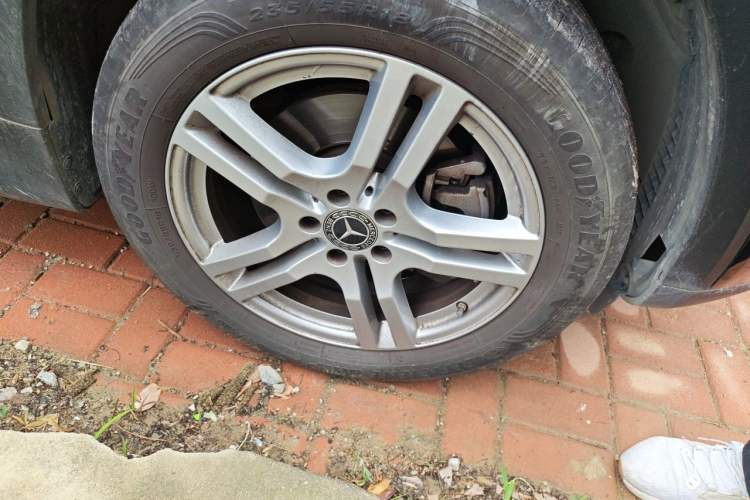 Used Mercedes-Benz GLB 2023 GLB 220 Sport Edition Right Front Wheel Hub