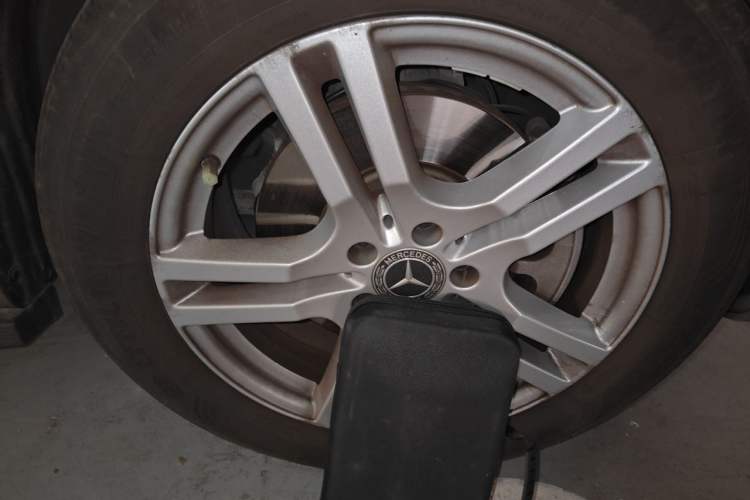 Used Mercedes-Benz GLB 2023 GLB 220 Sport Edition Right Front Wheel Hub