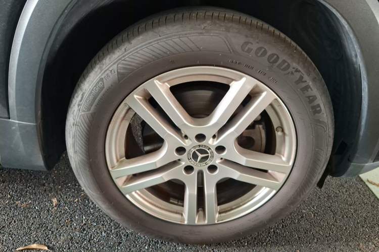 Used Mercedes-Benz GLB 2023 GLB 220 Sport Edition Right Front Wheel Hub