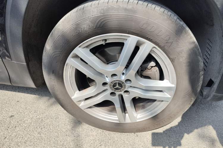Used Mercedes-Benz GLB 2023 GLB 220 4MATIC Right Front Wheel Hub