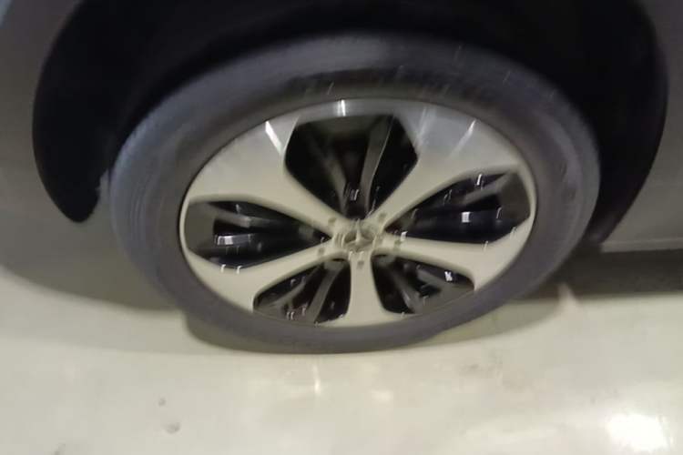 Used Mercedes-Benz GLB 2023 GLB 220 Fashion Model Right Rear Wheel Hub