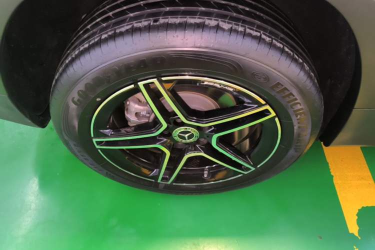 Used Mercedes-Benz GLB 2023 GLB 220 Sport Edition Right Rear Wheel Hub