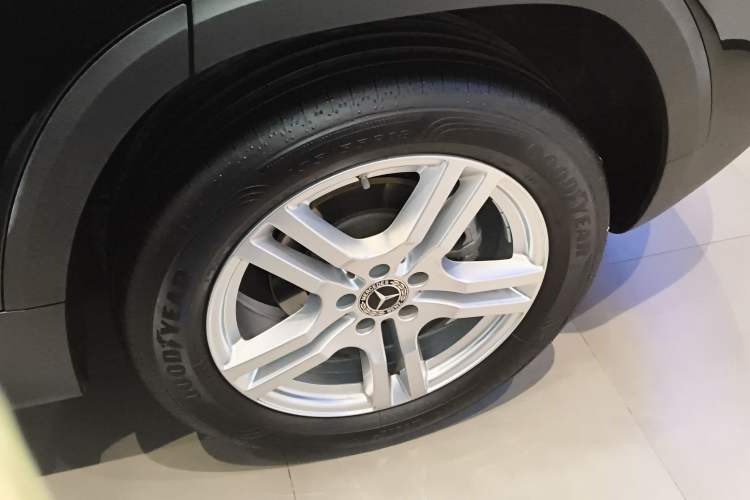 Used Mercedes-Benz GLB 2023 GLB 200 Dynamic Edition Right Rear Wheel Hub