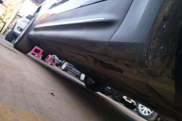 Used Mercedes-Benz GLB 2023 GLB 220 Sport Edition Right Side Sill