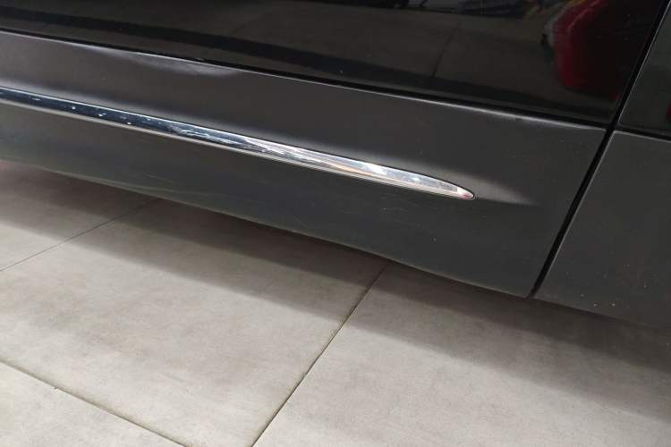 Used Mercedes-Benz GLB 2023 GLB 200 Dynamic Edition Right Side Sill