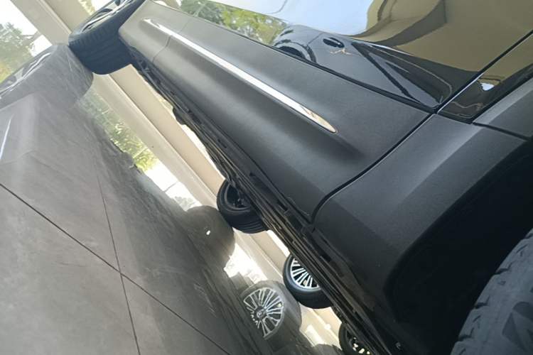 Used Mercedes-Benz GLB 2023 GLB 220 Fashion Model Right Side Sill
